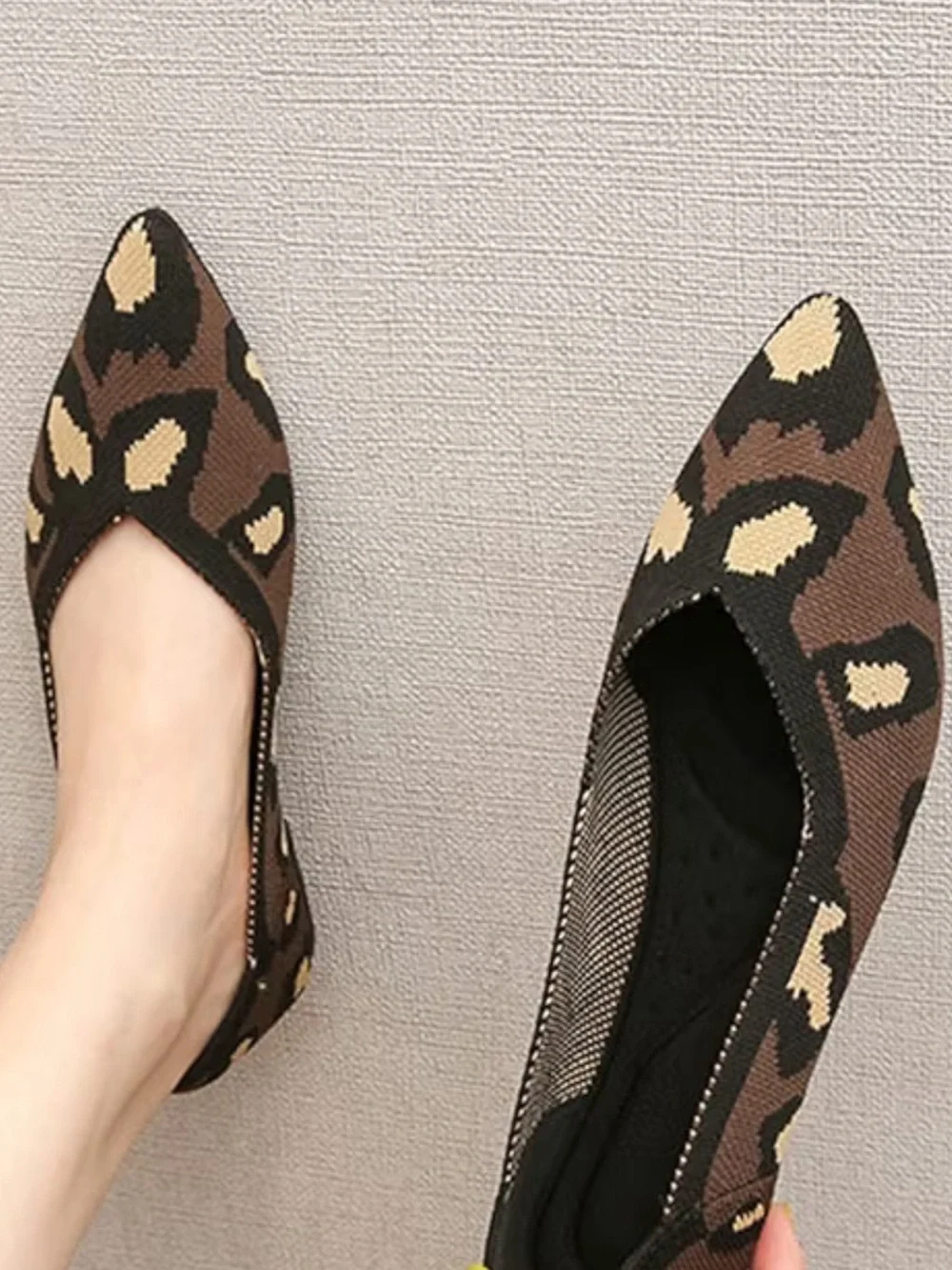 Soft~Black Leopard Print~Breathable Mesh Knit~Pointed Toe~Ballet Flat~Size 9.5